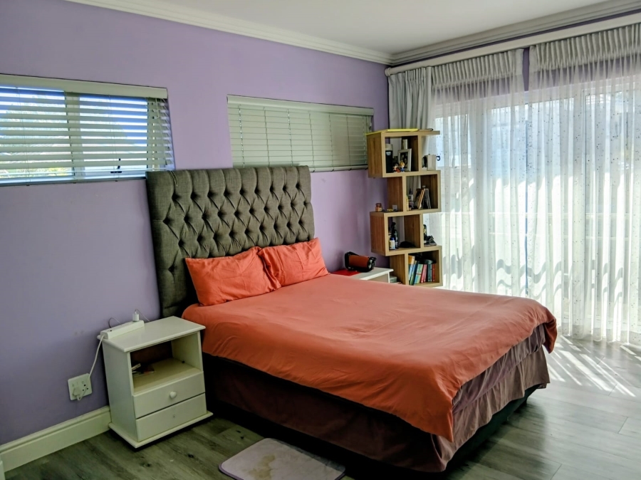 5 Bedroom Property for Sale in Beacon Bay Eastern Cape